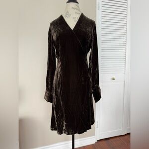 Elegant Velvet Wrap Dress with Long Sleeves